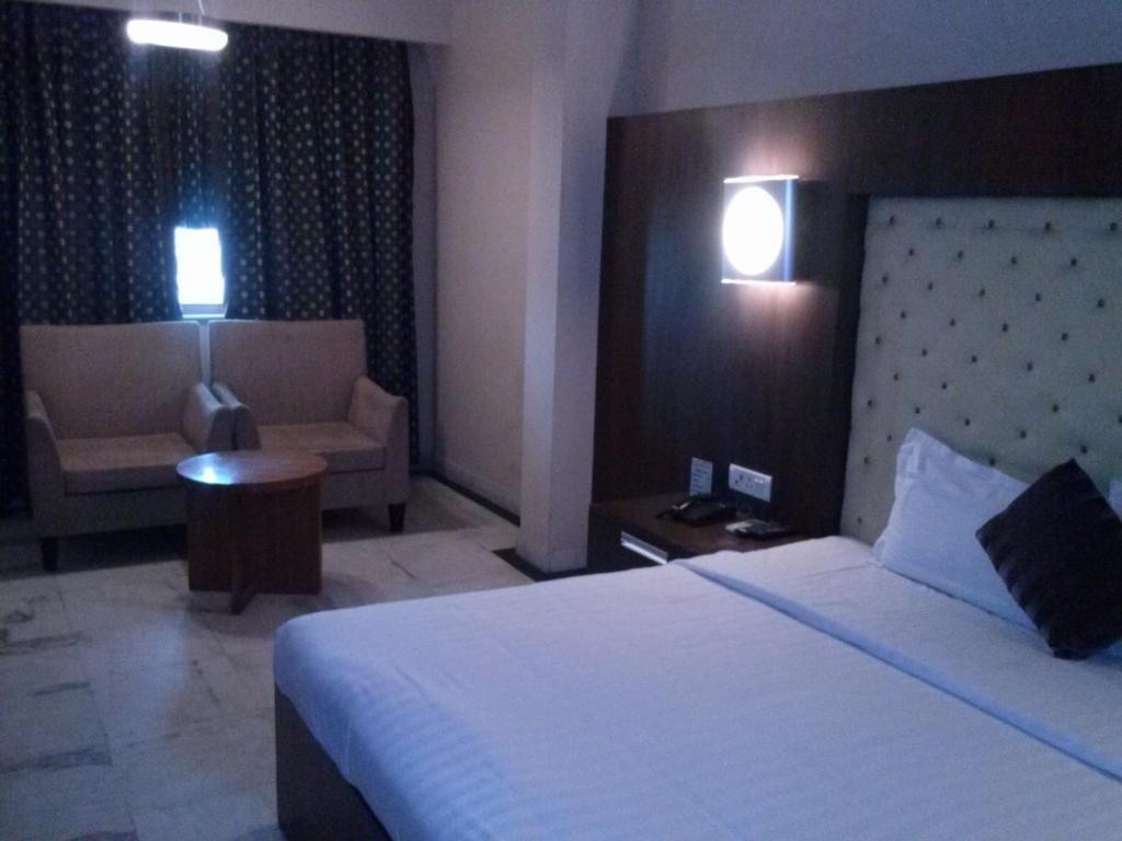 Chanson Grand Westend Delhi  Dış mekan fotoğraf