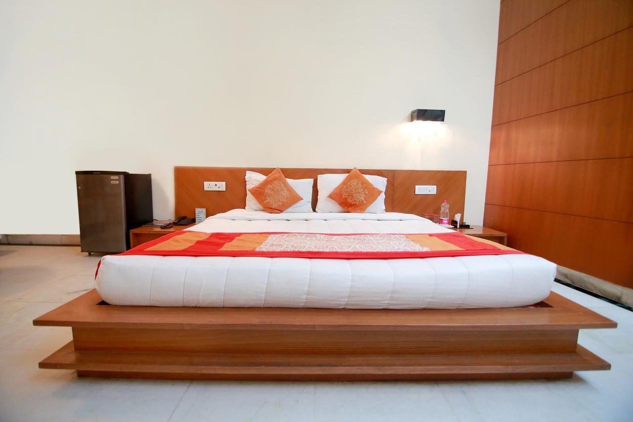Chanson Grand Westend Delhi  Dış mekan fotoğraf