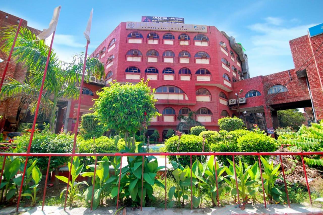 Chanson Grand Westend Delhi  Dış mekan fotoğraf