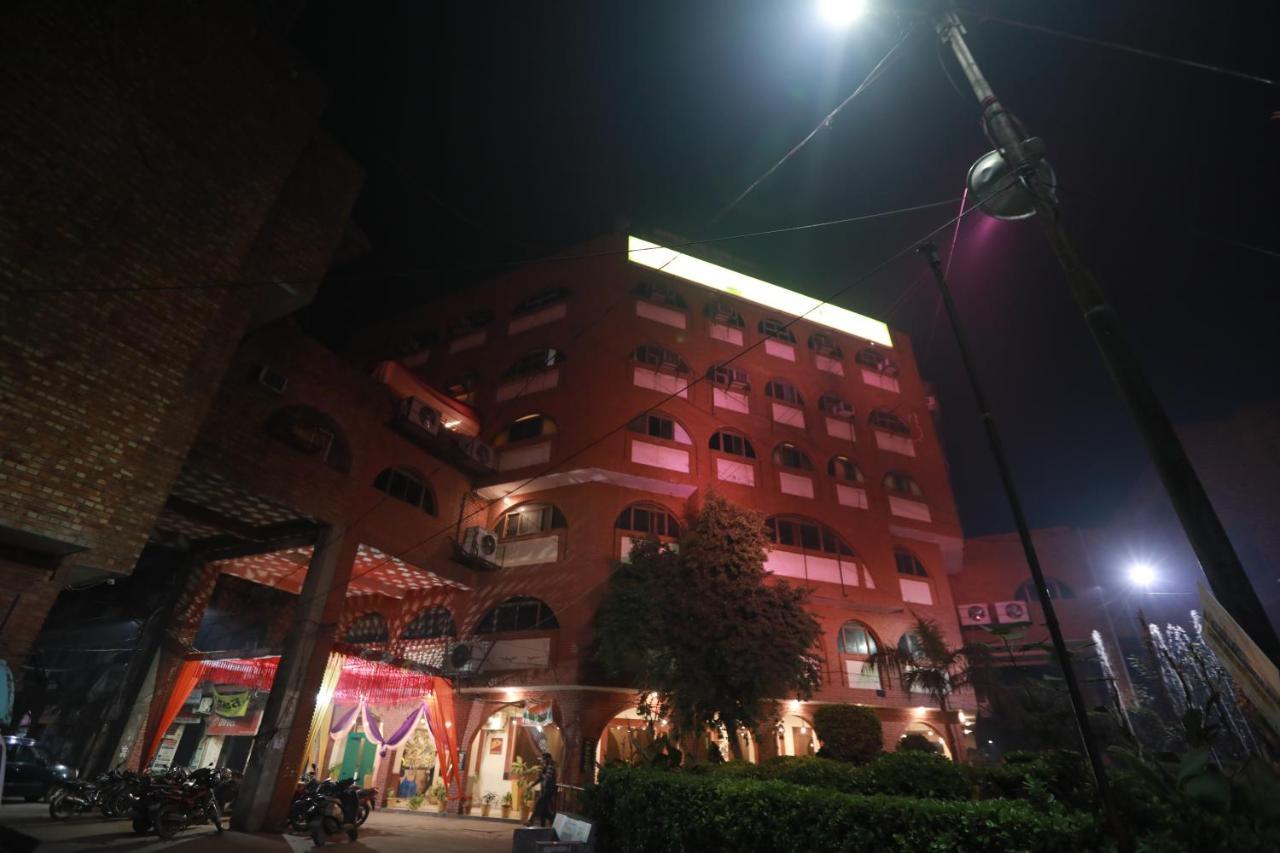 Chanson Grand Westend Delhi  Dış mekan fotoğraf