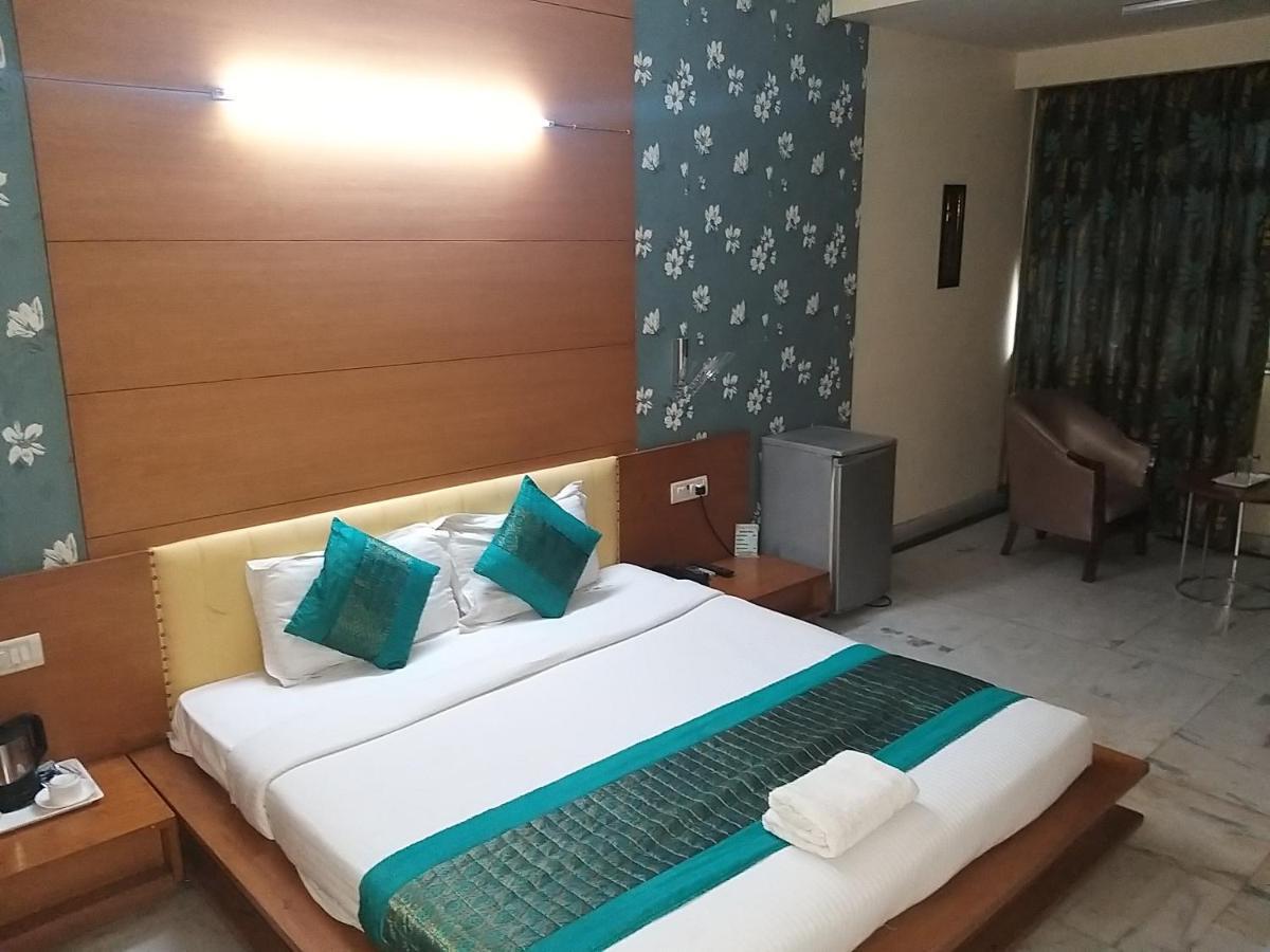 Chanson Grand Westend Delhi  Dış mekan fotoğraf